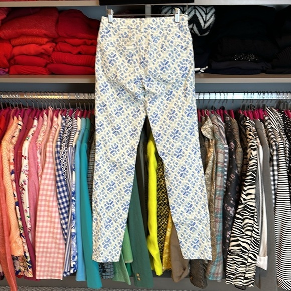 Victoria’s Secret white with blue/sage print mid rise Siren jeans size 2 - Picture 3 of 3